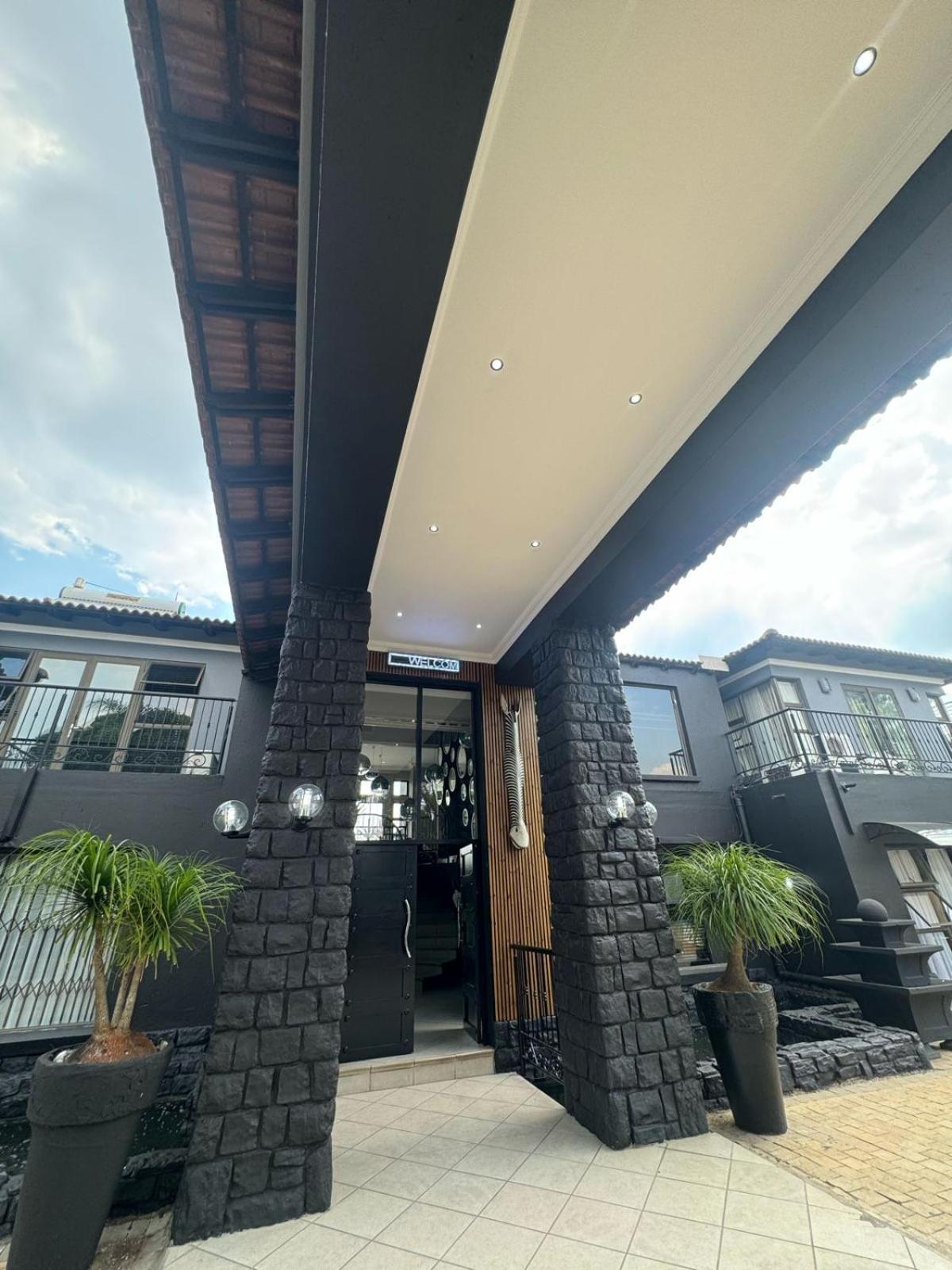 באנוני Africa Paradise - Or Tambo Airport Boutique Hotel מראה חיצוני תמונה
