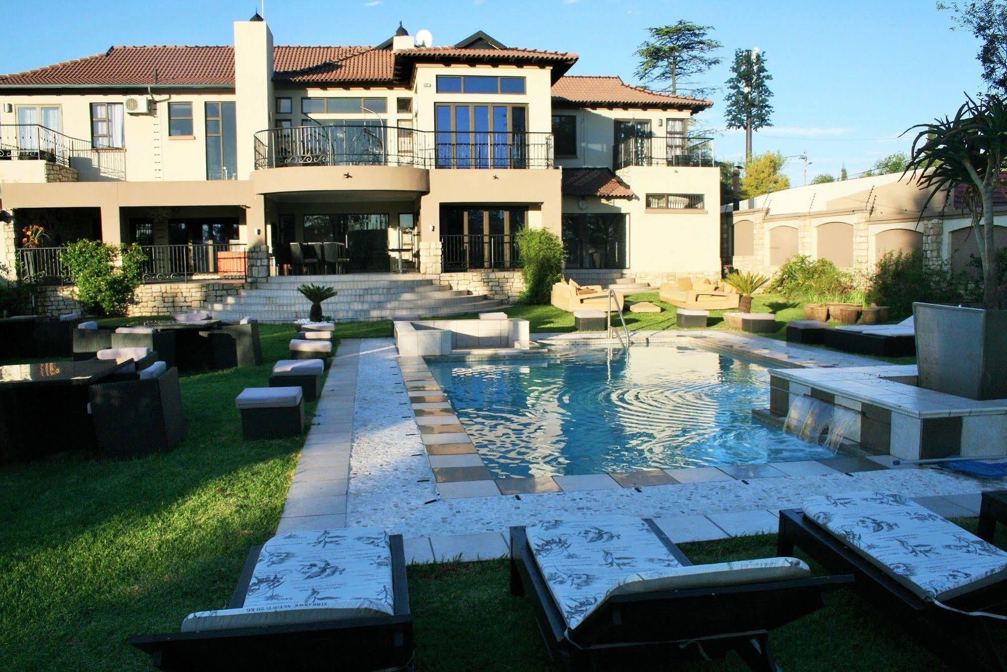 באנוני Africa Paradise - Or Tambo Airport Boutique Hotel מראה חיצוני תמונה